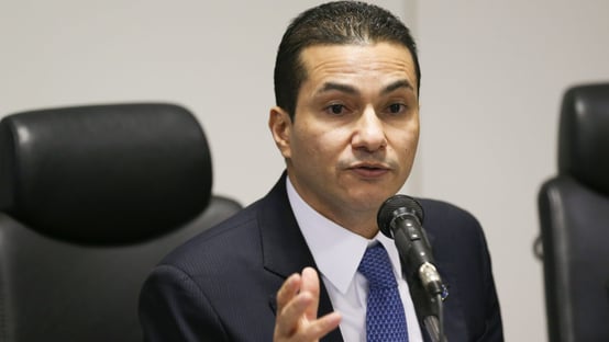 A agenda do toma lá, dá cá