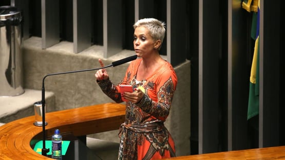 “Somos perseguidos políticos”, diz Cris Brasil