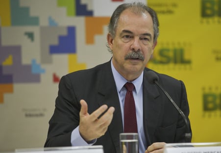 Com Covid, Mercadante não vai a casamento de Lula