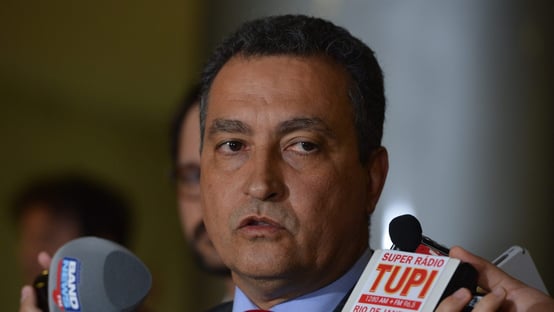 Com salários congelados, governo da Bahia gasta R$ 600 mil com cachês de show