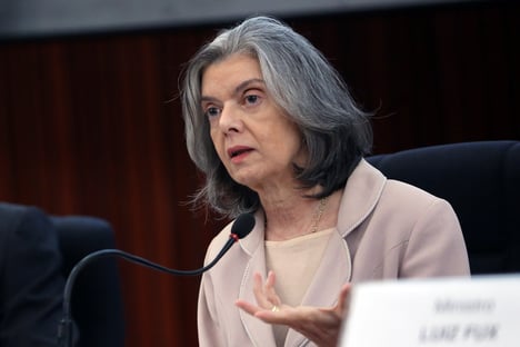 Senadores da CPI se reúnem hoje com Cármen Lúcia