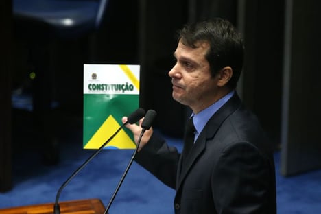 Reguffe: “Os deputados não vão trabalhar amanhã?”