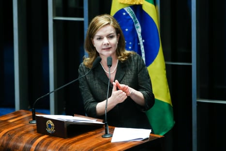 O PT a favor da ditadura, mais uma vez