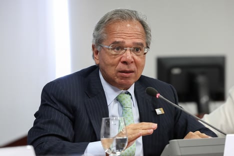 Equipe econômica está “absolutamente tranquila”, diz Guedes