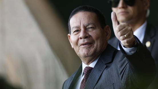 “Imposto do pecado” de Guedes é “balão de ensaio”, diz Mourão