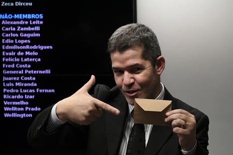 Líder do PSL defende mais espaço para o Centrão no governo: “Tem que pensar nos 4 anos”