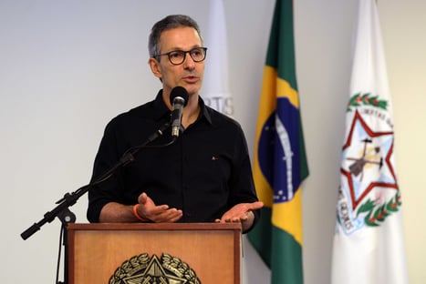 Romeu Zema quer dar mega-aumento a servidores da segurança pública