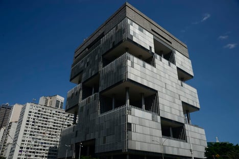 Polícia prende milicianos que extorquiam polo da Petrobras