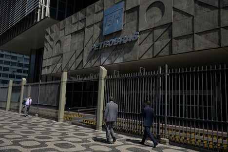 CVM absolve Dilma e condena 4 ex-dirigentes da Petrobras