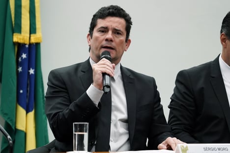 Moro homenageia servidores penitenciários