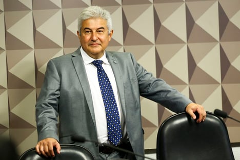 Astronauta perde 2 secretarias e 3 empresas