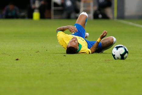 Najila ironiza Neymar: “Driblando e caindo”