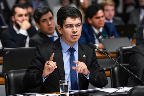 Lista do Planalto para CPI é delação precoce, diz Randolfe