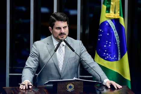 “Meu sobrenome é Do Val, não é Bolsonaro”