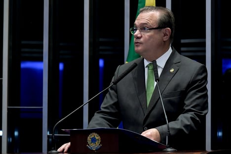 Enquanto uns pedem impeachment, outros almoçam com Toffoli
