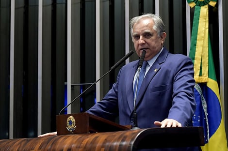 “Se olhar o regimento literalmente, não poderia”, admite Izalci, sobre indicação de colega