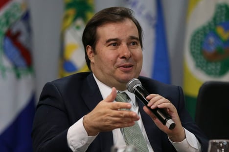 É importante manter os 320 votos que temos com os dos governadores, diz Maia sobre Previdência