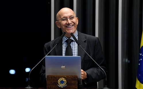 Relator vai propor aproveitar cubanos no Médicos pelo Brasil