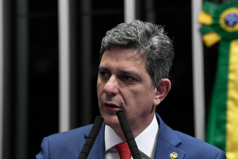 Assim como governo Bolsonaro, PT ataca a Lava Jato e apoia Alcolumbre