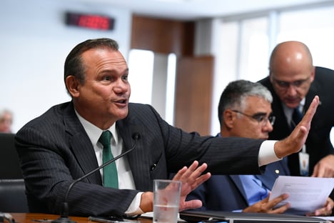 Guedes prometeu dividir recursos do megaleilão igualitariamente, diz senador