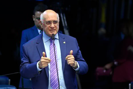 Senadores querem que Moraes se declare suspeito em ação que pode beneficiar Alcolumbre-Maia