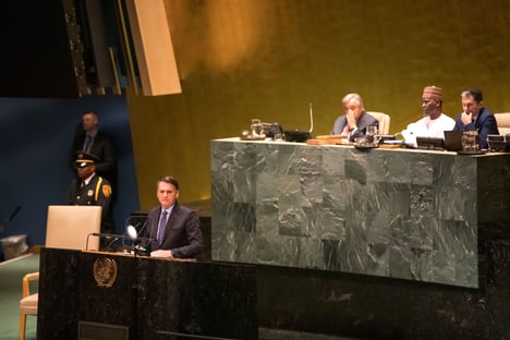Raoni “não fala pelos índios”, diz Bolsonaro