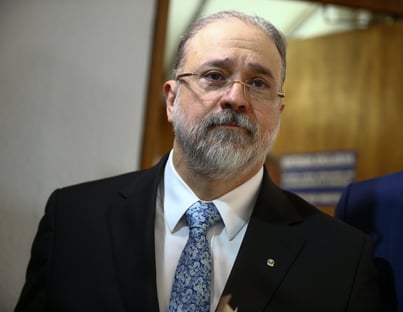 Aras recebe relatório final da CPI do BNDES