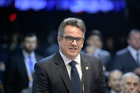 Centrão aposta na estupidez do brasileiro