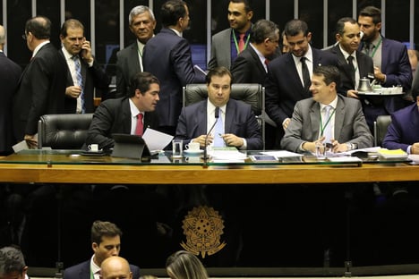 Câmara aprova urgência para teto de gastos em campanhas