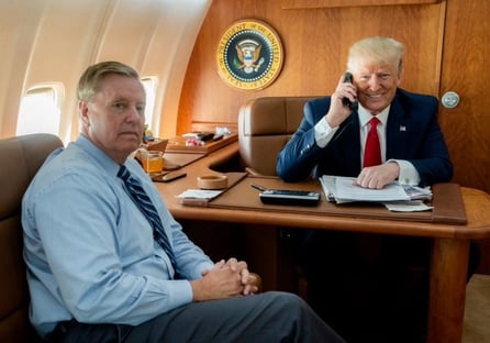 “Ainda que bem que fui vacinado”, diz senador trumpista que pegou Covid