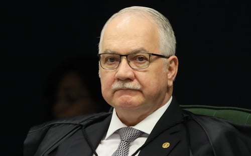 Fachin proíbe PM de subir o morro no Rio