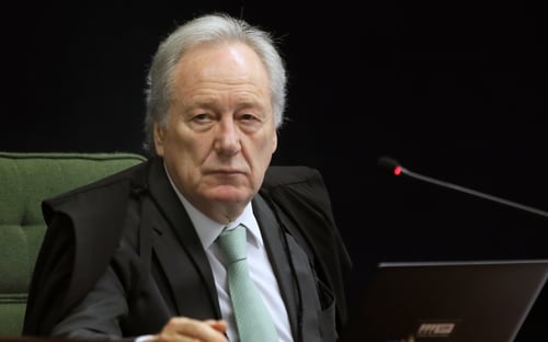 Lewandowski suspende parte de decreto que permite construção em caverna