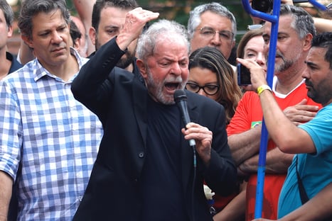 Bolsonaro imita Lula durante sua live