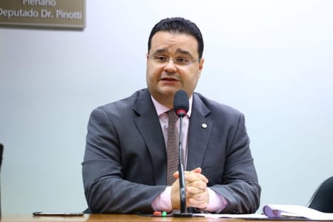 Silêncio sobre ataques de Bolsonaro são “covardia” e “cumplicidade”, diz Fábio Trad