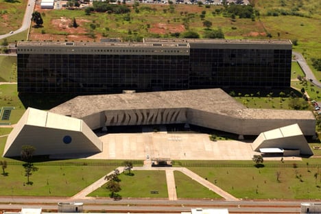 Antes de Witzel, STJ já afastou e até prendeu governadores durante mandato