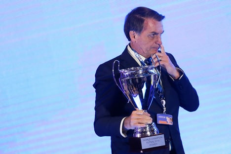 Bolsonaro acusa imprensa de fake news sobre câncer