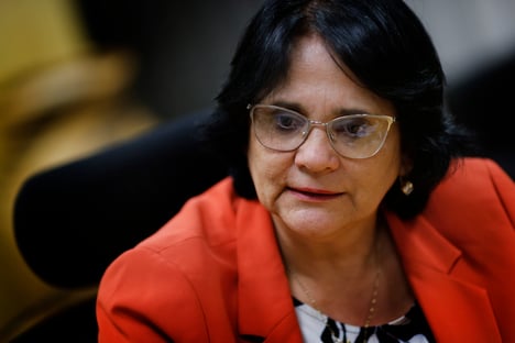 “Tem que decidir: prioridade é vacina ou absorvente?”, questiona Damares