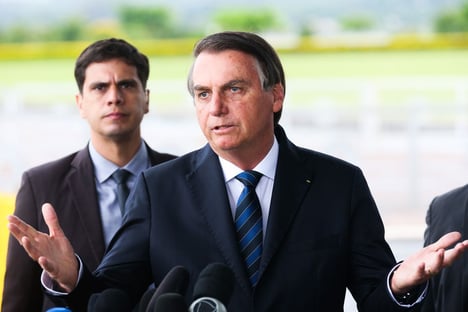 Bolsonaro diz que convenceu Trump a não sobretaxar aço e alumínio do Brasil
