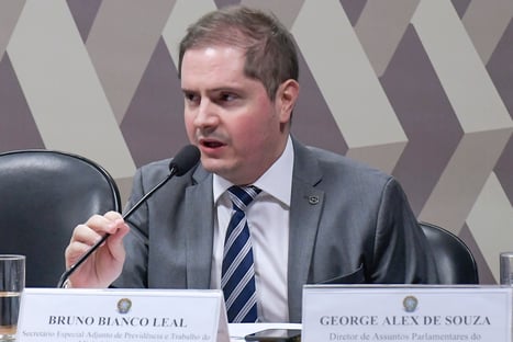 “Agradeço ao presidente Jair Bolsonaro pela confiança”, diz novo AGU