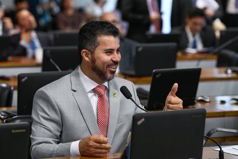 Senado confirma adiamento da análise de veto à desoneração de folha