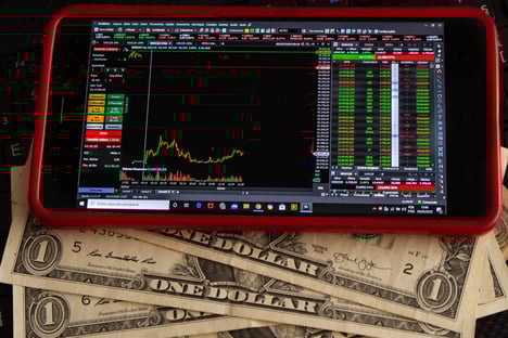 Bolsa cai 3,18% e dólar é negociado a R$ 5,731 com crise da gambiarra no teto de gastos
