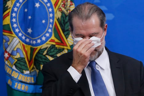 Luzes sobre Toffoli