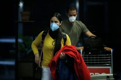 Com tripulação contaminada, Azul dobra cancelamento de voos