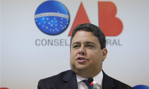 “A lógica miliciana está tentando impor sua vontade”, diz Santa Cruz, sobre compra de invasor de celulares