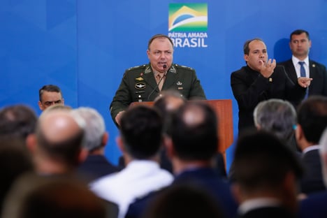 Com Ramos na reserva, Pazuello é único general da ativa entre ministros