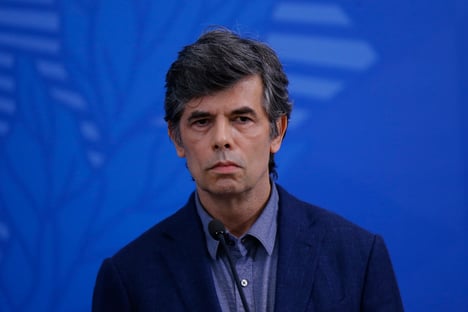 Bolsonaro “não quer ser uma liderança da vacinação no Brasil”, diz Teich
