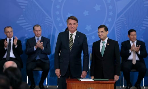AGU pede a Celso de Mello para arquivar mandado de segurança contra Bolsonaro