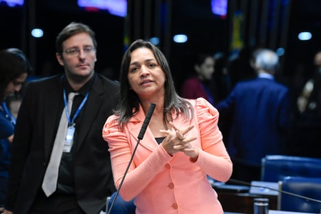 Eliziane Gama para Marcos Rogério: “Não venha gritar aqui”