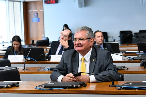 Relator espera avançar com reforma do IR até o fim de outubro