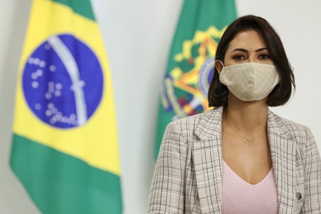 Michelle longe de Bolsonaro